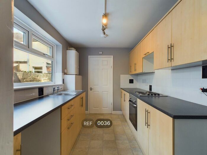 2 Bedroom End Of Terrace House To Rent In Haslemere Avenue, Melwood Grove, HU5