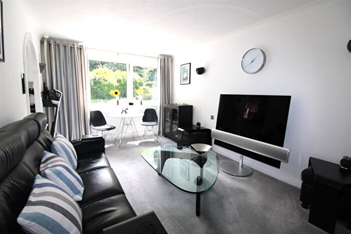 1 Bedroom Apartment For Sale In Egypt Esplanade, Cowes, PO31