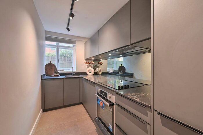 2 Bedroom Flat To Rent In Palace Court, Notting Hill Gate, London, W2