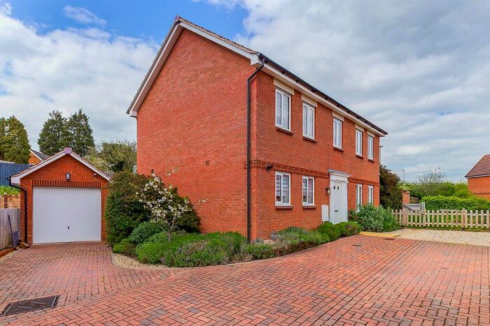 4 Bedroom Detached House For Sale In Fieldview Drive, Powick, Worcester, WR2