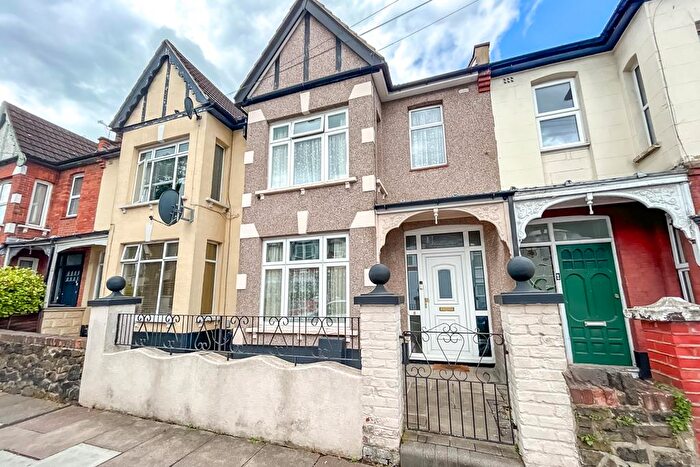 4 Bedroom Terraced House For Sale In Glenwood Avenue, Westcliff-on-Sea, SS0