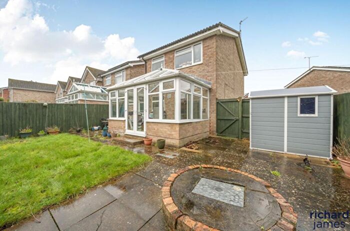 3 Bedroom Link Detached House For Sale In Beverley, Toothill, Swindon, SN5