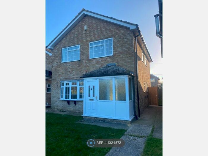4 Bedroom Detached House To Rent In Stromburg Road, Canvey Island SS8