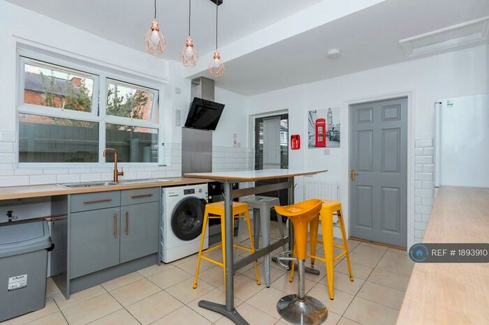 4 Bedroom Semi-Detached House To Rent In Paton Street, Leicester, LE3