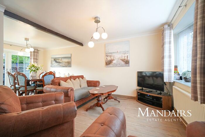 5 Bedroom Link Detached House For Sale In Barry Walk, Fletton, Peterborough, PE2