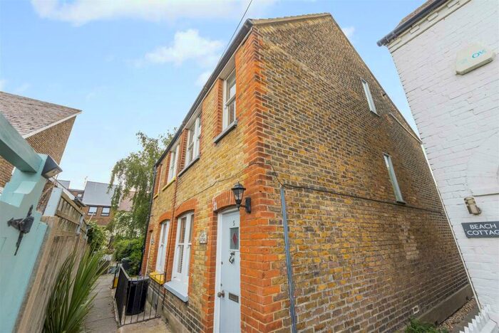 3 Bedroom House To Rent In Beach Alley, Whitstable, CT5