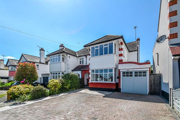 4 Bedroom Semi Detached House For Sale In Chapmans Walk, Leigh-On-Sea, SS9