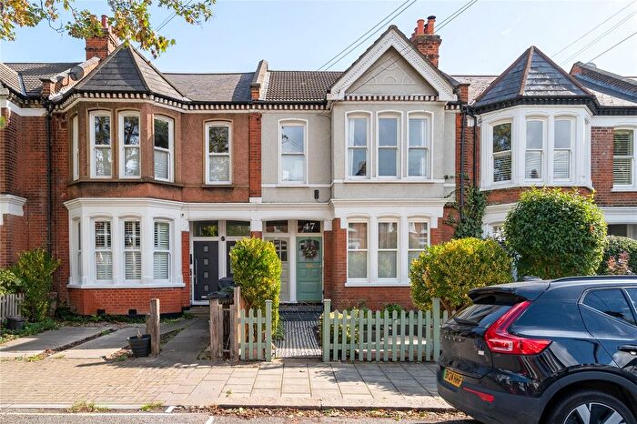 3 Bedroom Maisonette For Sale In Harborough Road, London, SW16