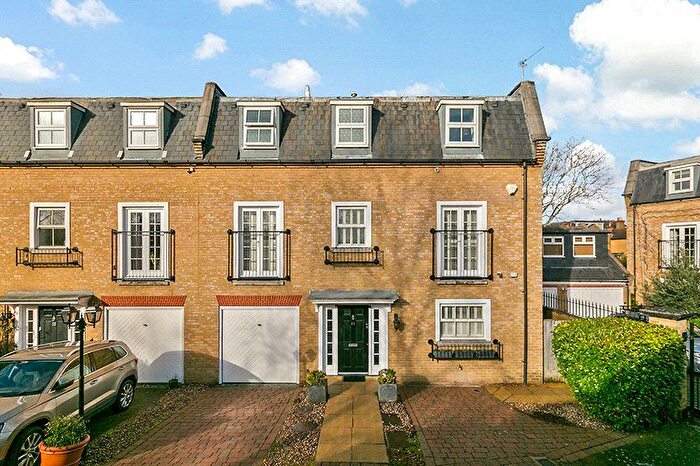 4 Bedroom Detached House For Sale In Layton Place, Kew, Surrey, TW9