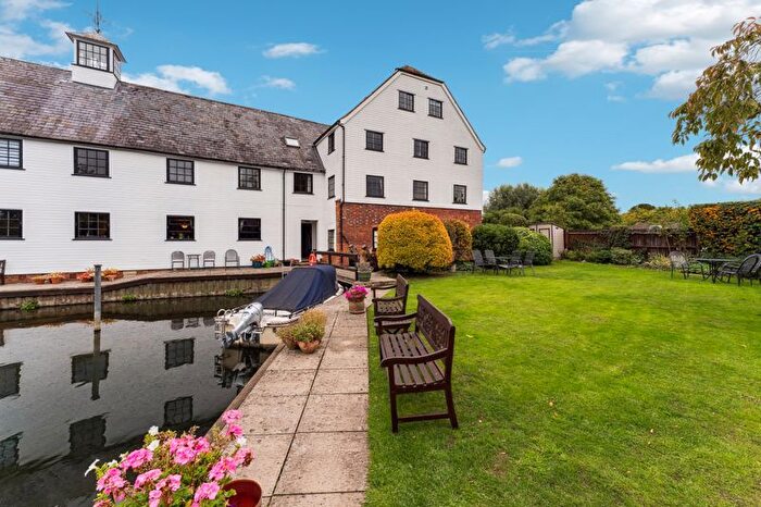 3 Bedroom Flat For Sale In Mill End, Hambleden, RG9