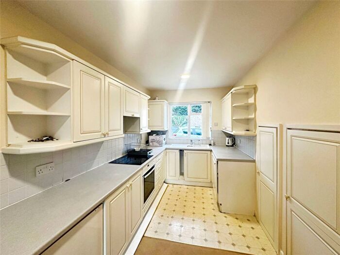 2 Bedroom Flat To Rent In Salmon Pool Lane, Exeter, Devon, EX2