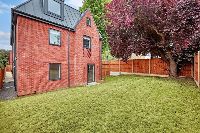 2 Bedroom Flat To Rent In Aldbourne Road, Shepherd's Bush, W12