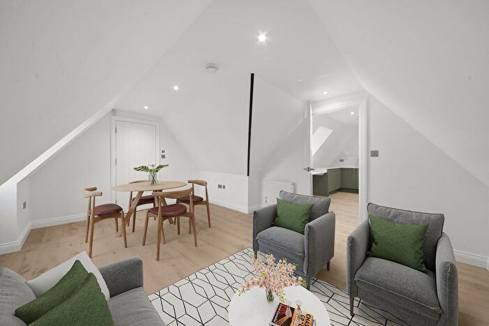 2 Bedroom Flat To Rent In Fowlers Walk, London, W5