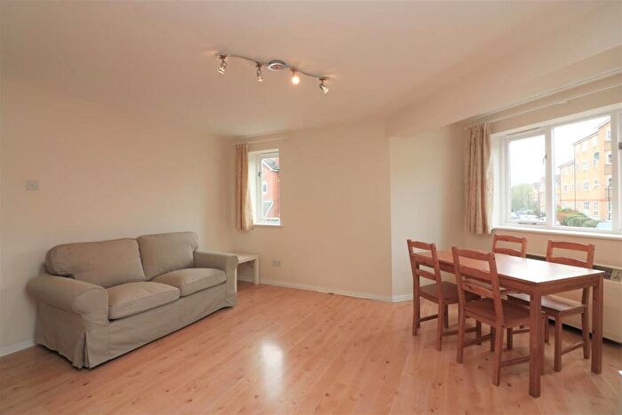 2 Bedroom Apartment To Rent In Telegraph Place, London, E14