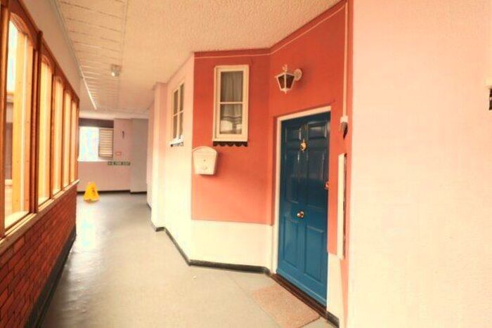2 Bedroom Flat To Rent In Queensgate Centre, Grays, RM17
