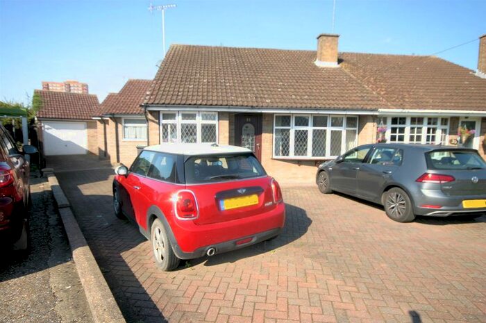 3 Bedroom Semi-Detached Bungalow To Rent In Nappsbury Road, Luton, LU4