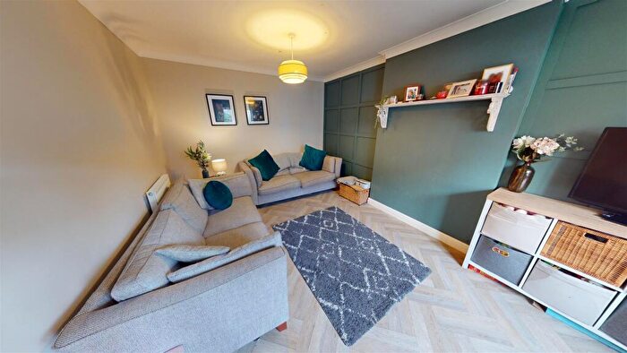 3 Bedroom Terraced House For Sale In Arundel Way, Cawston, Rugby, CV22
