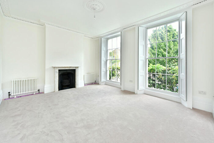 3 Bedroom Terraced House To Rent In Canonbury Road, Islington, London, N1
