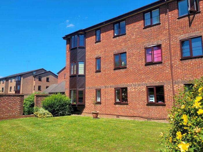 2 Bedroom Flat To Rent In Poets Chase, Aylesbury, HP21