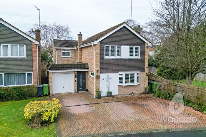 4 Bedroom Detached House For Sale In Hawkswood Avenue, Frimley, Camberley, GU16