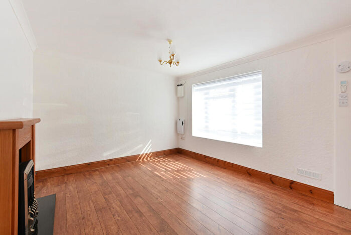 3 Bedroom Terraced House To Rent In Murray Square, London, E16