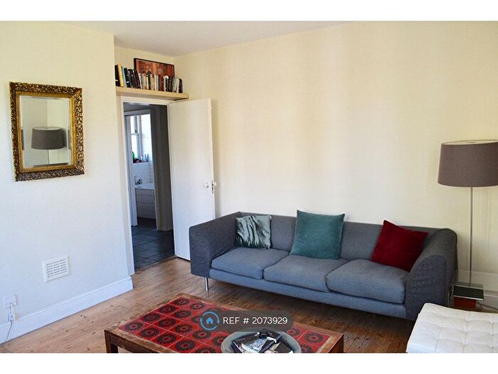 2 Bedroom Flat To Rent In Denyer House, London, NW5