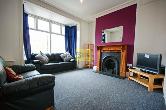 5 Bedroom Semi-Detached House To Rent In Oak Tree Lane, Selly Oak, Birmingham, B29