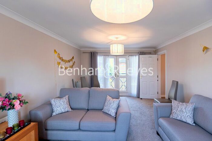 2 Bedroom Flat To Rent In Pumping Station Road, Chiswick, W4