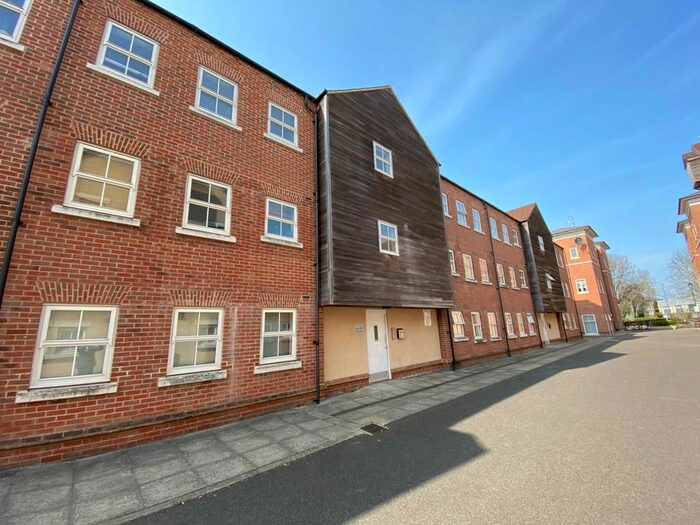 2 Bedroom Flat To Rent In Pine Street, Aylesbury, HP19