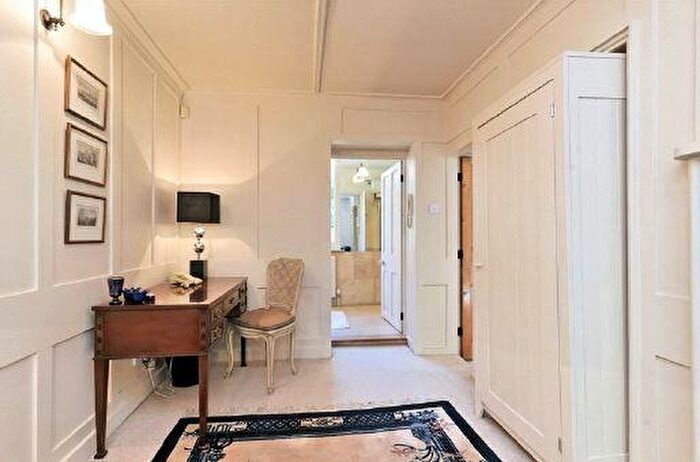 3 Bedroom End Of Terrace House For Sale In Frognal Hampstead Village, NW3