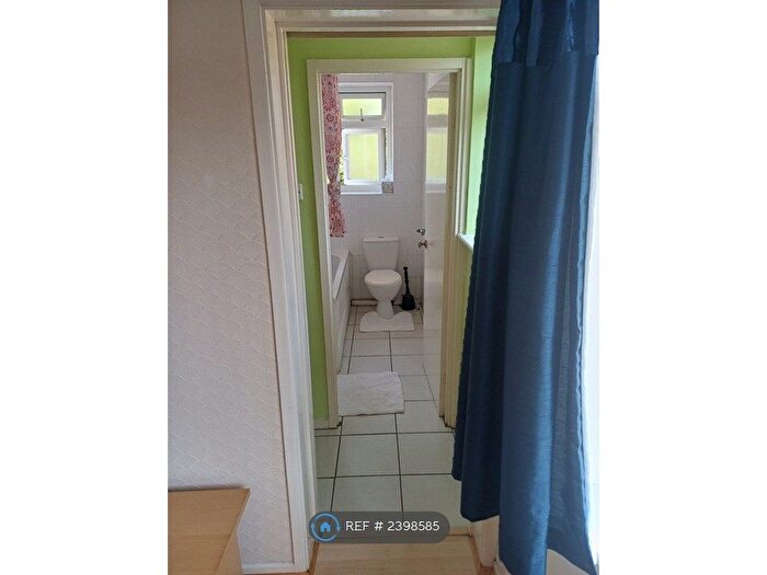 1 Bedroom Flat To Rent In Wardle Court, Sale, M33