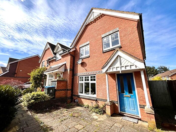 3 Bedroom End Of Terrace House For Sale In Woodall Close, Chessington, Surrey., KT9