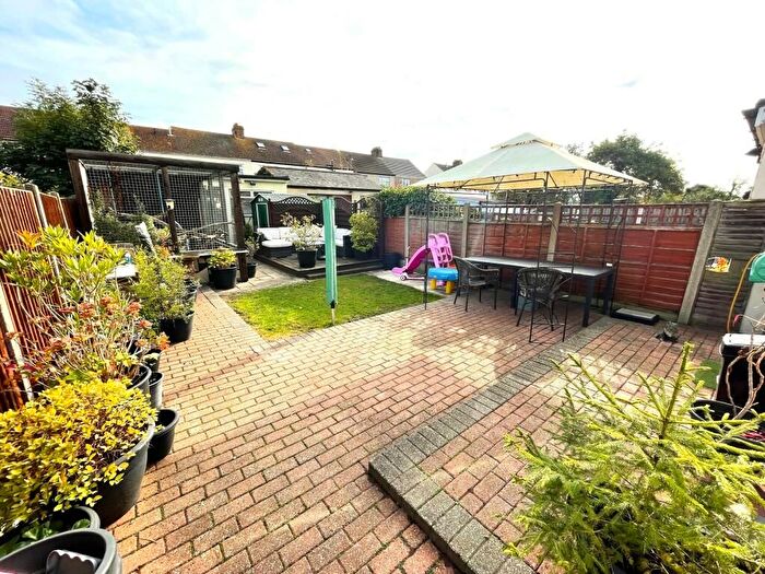 4 Bedroom Semi-Detached House To Rent In Crowlands Avenue, Romford, RM7