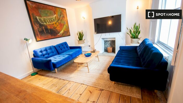 3 Bedroom Flat To Rent In Queen's Head Street, N1
