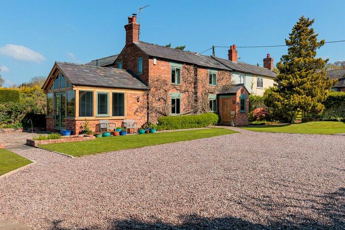 3 Bedroom Link Detached House For Sale In Willington Road, Willington, Tarporley, CW6