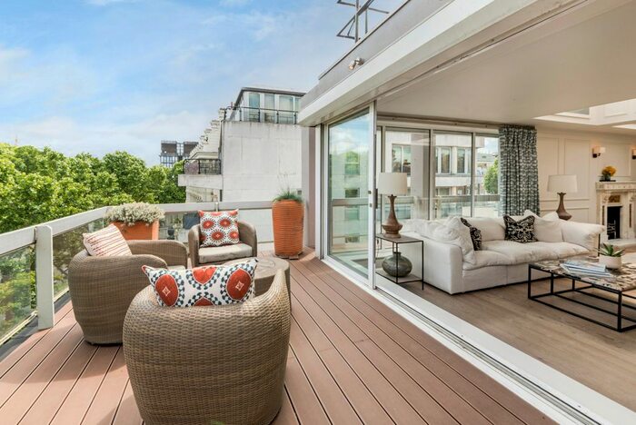 3 Bedroom Flat To Rent In Hyde Park Gate, London, SW7