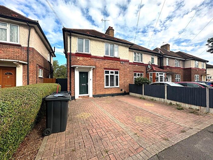 3 Bedroom Semi-Detached House For Sale In Burns Avenue, Feltham, TW14
