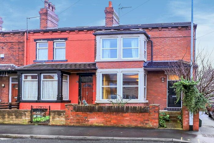 4 Bedroom Detached House To Rent In Kirkstall Avenue, Leeds, West Yorkshire, LS5