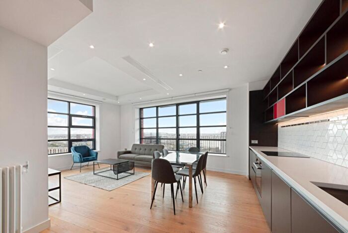 3 Bedroom Apartment For Sale In Defoe House, London City Island, London, E14