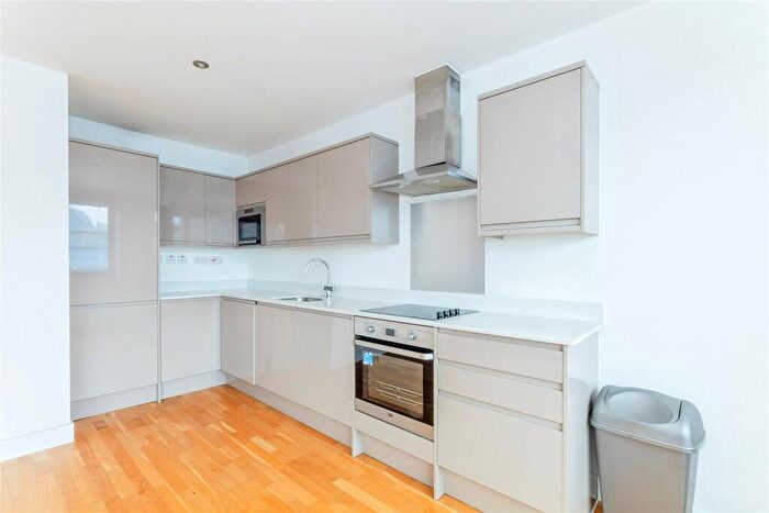 2 Bedroom Flat For Sale In Fairmeadow, Maidstone, Kent, ME14