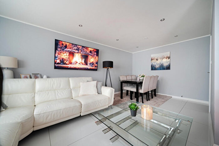 2 Bedroom Semi Detached House For Sale In Penfold Way, Maidstone, ME15