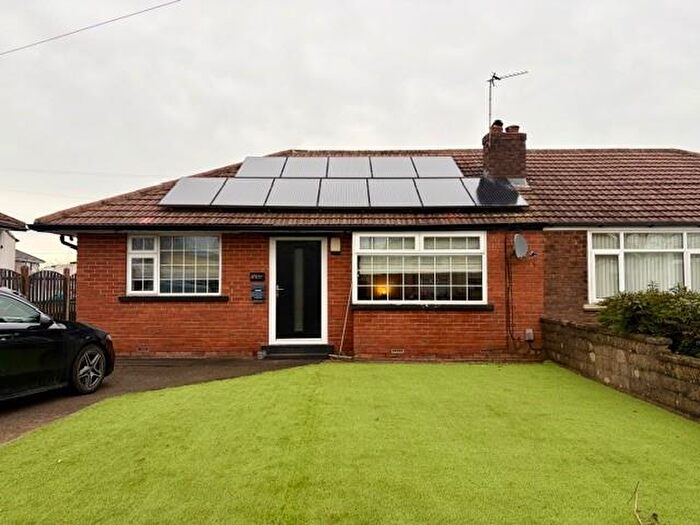 2 Bedroom Semi-Detached Bungalow To Rent In Beacon Road, Bradford, BD6