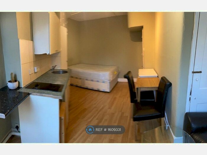 Studio To Rent In Ravenscroft Road, London, W4