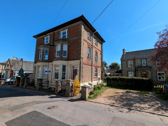 2 Bedroom Flat To Rent In Station Approach, Saxmundham, Suffolk, IP17