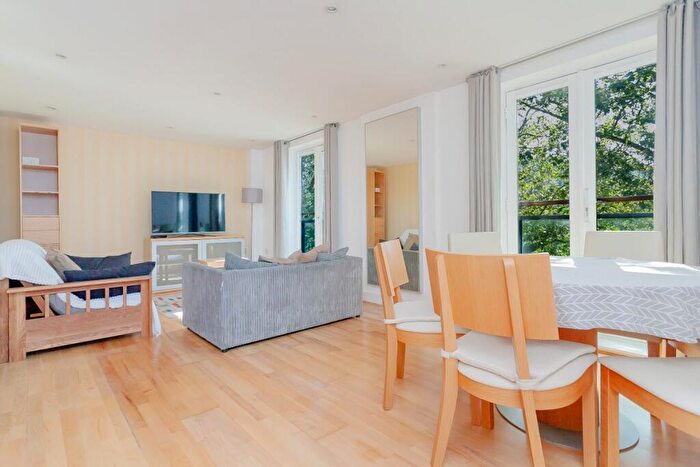 2 Bedroom Flat To Rent In Owen Street, Angel, EC1V