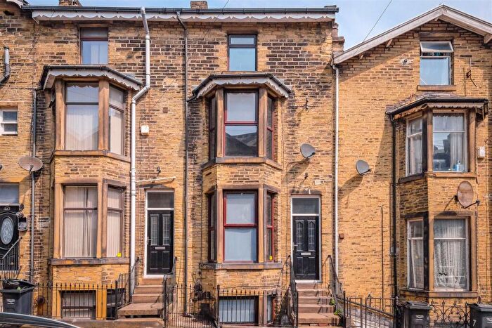 4 Bedroom Terraced House For Sale In Carlton Terrace, Halifax, HX1