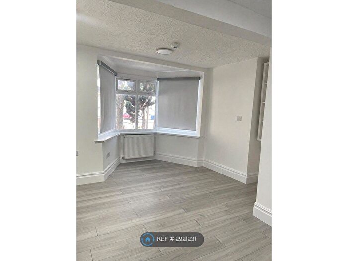 Studio To Rent In Merlin Crescent, Edgware, HA8