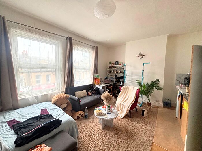 Terraced House To Rent In Fulham Palace Road, London, W6