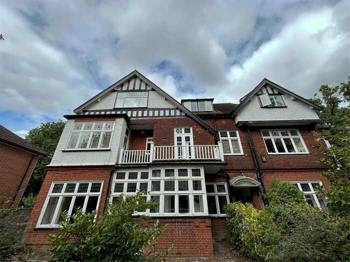 2 Bedroom Flat To Rent In Barnfield Wood Road, Beckenham, BR3