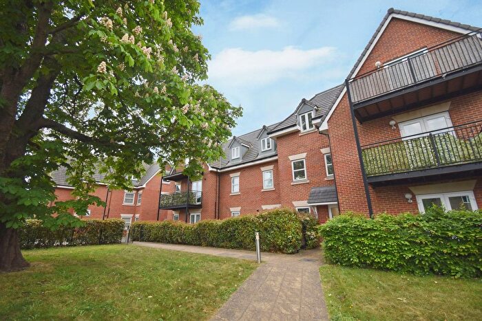 2 Bedroom Flat For Sale In Molesey Road, Hersham, Walton-On-Thames, KT12